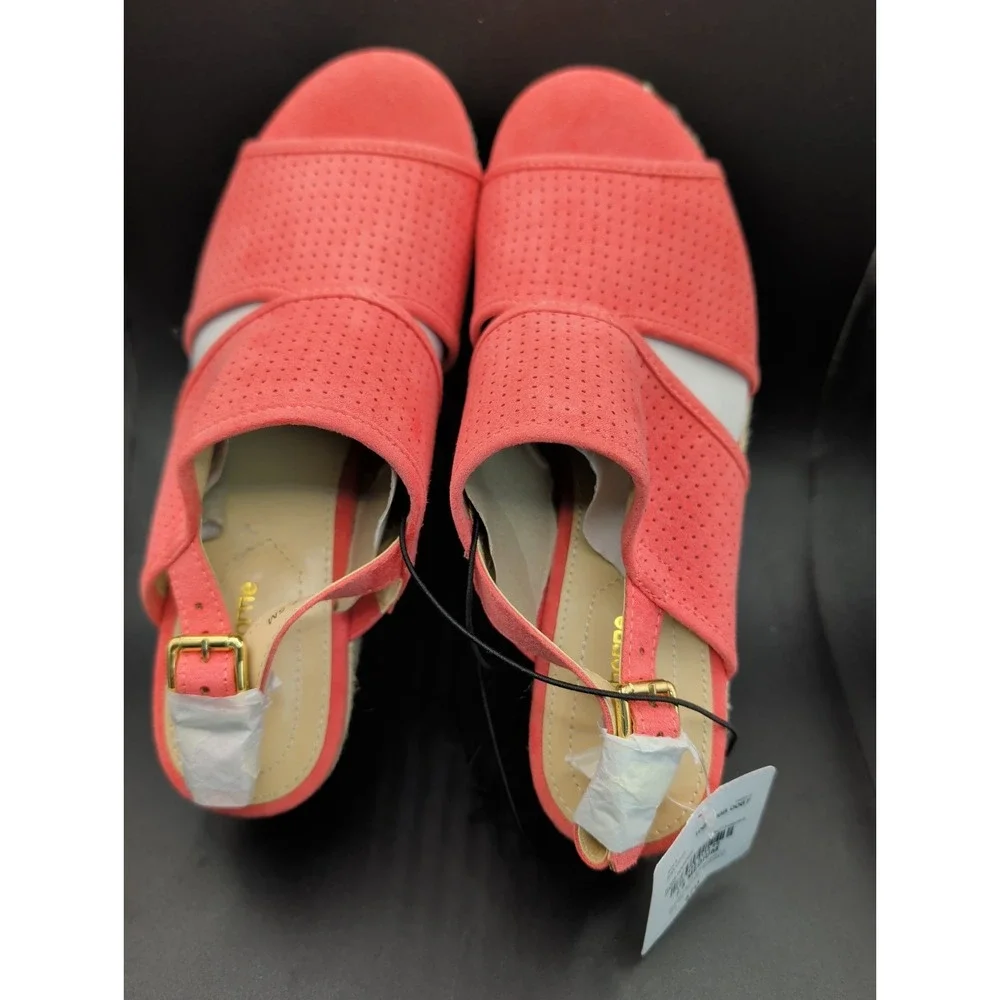 NWT Liz Claiborne Hatcher Wedge Sandals Coral Pink Size 7.5 MSRP $70